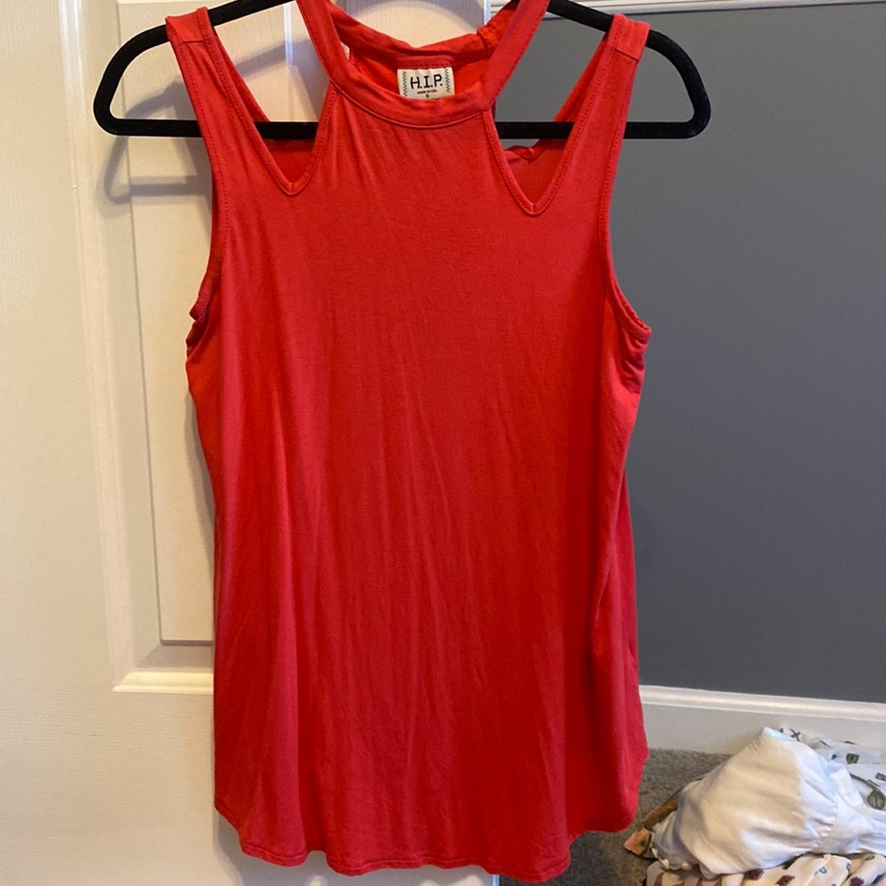 Hugh neck tank